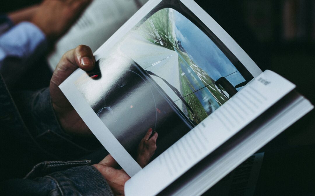 Neue Technologien ermöglichen besonders schöne Fotobücher (Bild: Gisela Carolina / Unsplash)